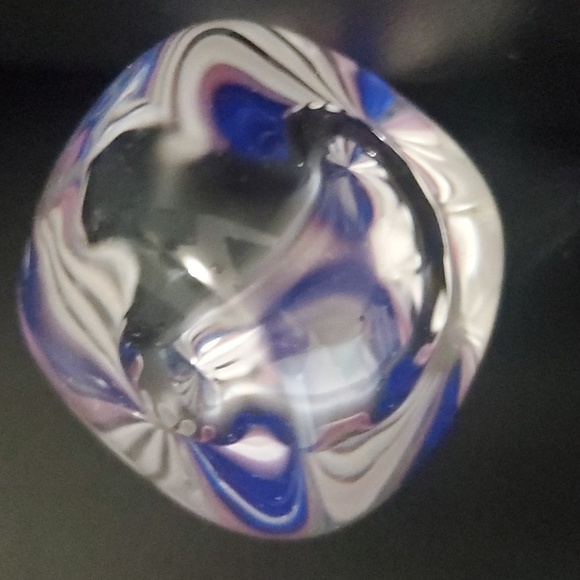 Elegant Glass Paperweight with Floral Design - Picture 6 of 7